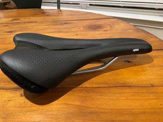 Bontrager ajna best sale comp women's saddle